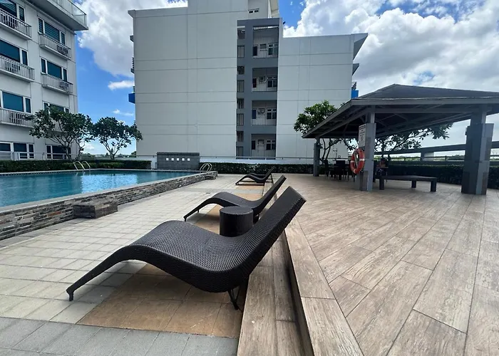 Apartment Chill Staycation Near Ateneo, Up & Maginhawa Eats *
