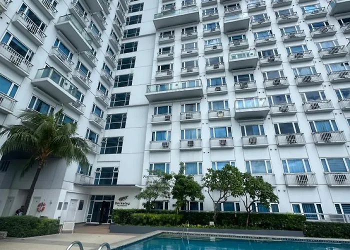 Apartment Chill Staycation Near Ateneo, Up & Maginhawa Eats *