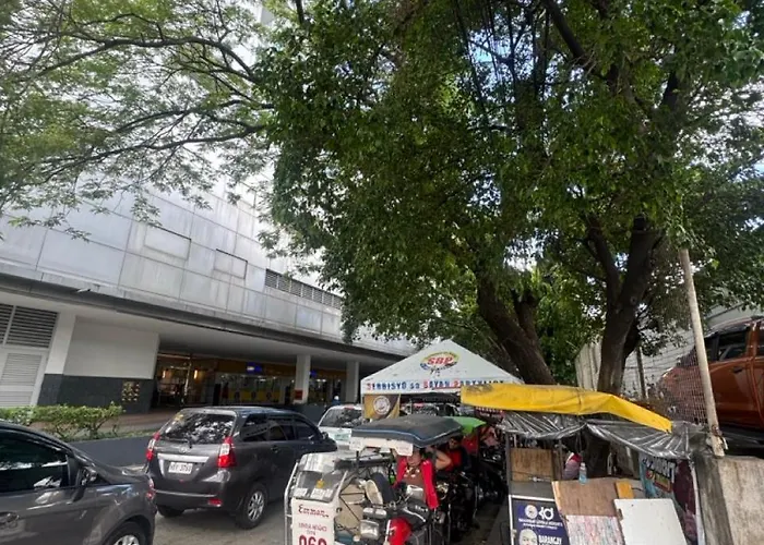 Chill Staycation Near Ateneo, Up & Maginhawa Eats Apartment Manila