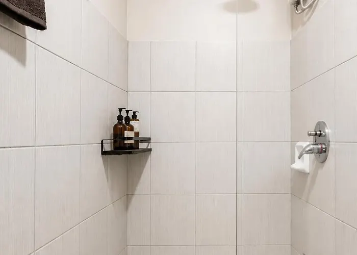 Apartment Chill Staycation Near Ateneo, Up & Maginhawa Eats Manila